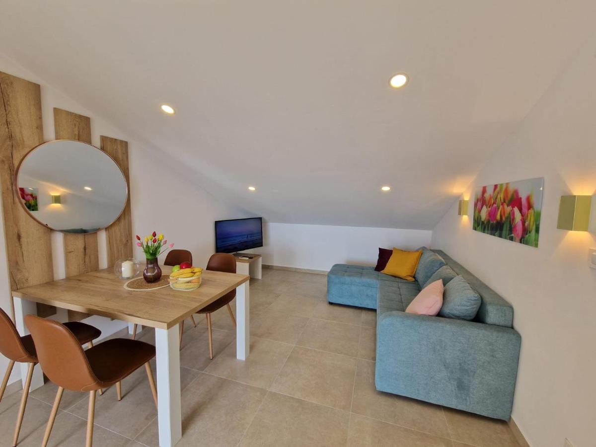 Haus Mit Meerblick Lopar Exterior foto